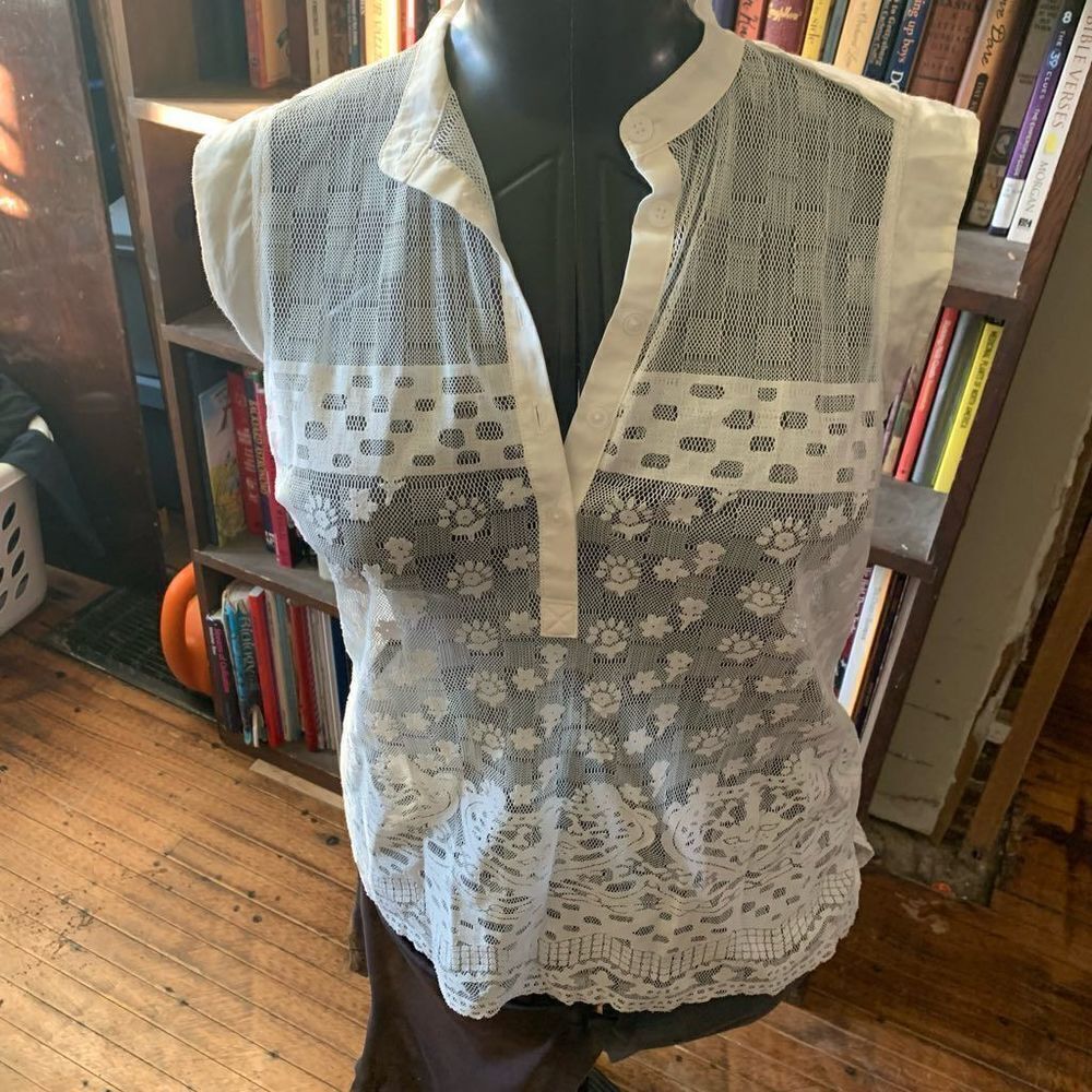 CAbi S white Lacy sleeveless business casual normcore top